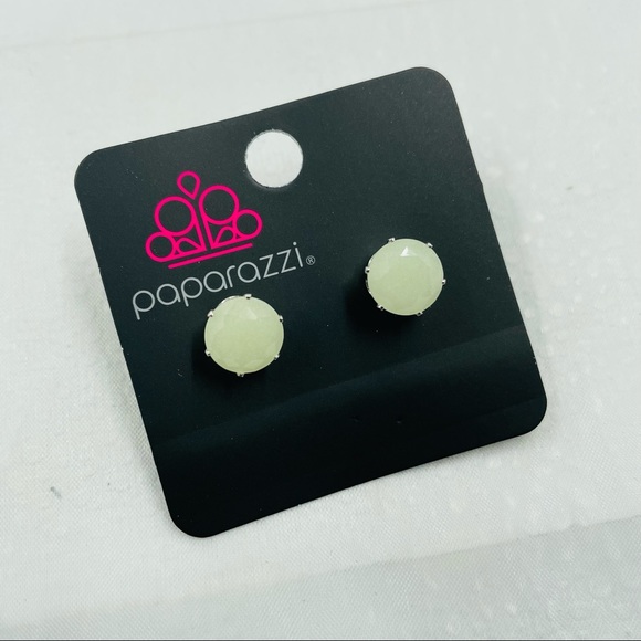 Paparazzi Glow in the Dark Earring - Picture 4 of 11